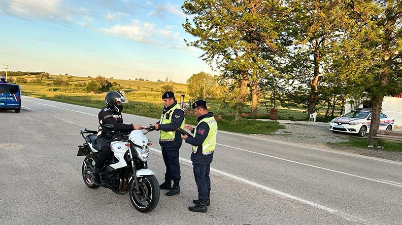 Edirne İl Jandarma Komutanlığı'ndan Trafik Güvenliği Açıklaması