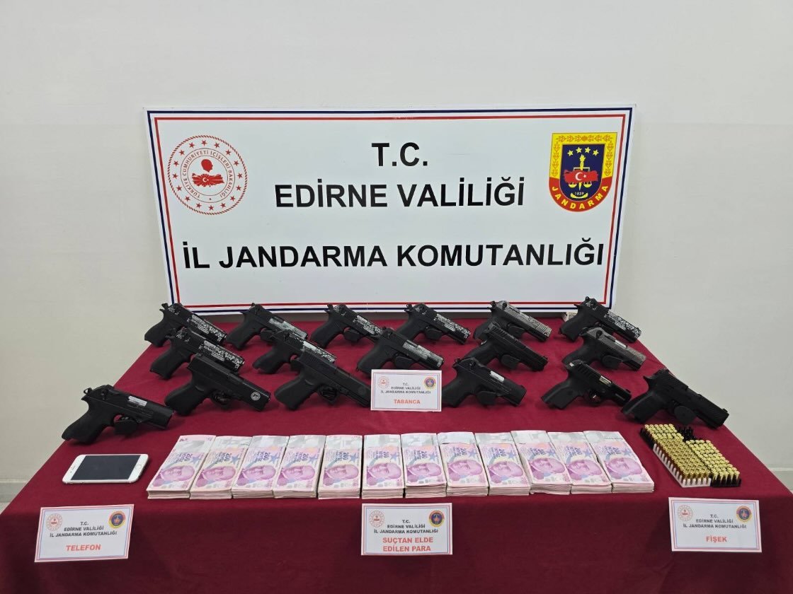 Ekiplerimiz Tarafından Yapılan Operasyonde 17 Tabanca Ele GEçirildi